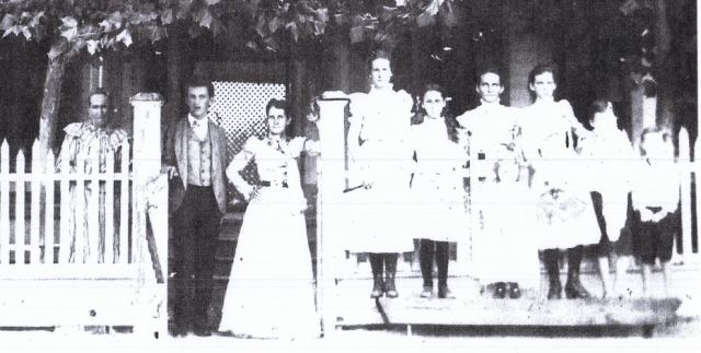 Sarah Martha Bell w Leslie G w Martha Eliza G w Nancy T w Sammie T w Aunt Ella G w Anna G w Carrie May G w Frank w John 1898 Gilmer Tx Johns home